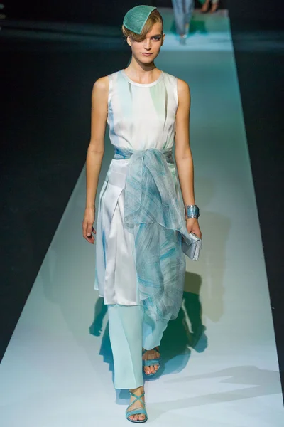 Look 15